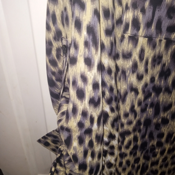Nwt Charming Charlie V-Neck Animal Print Blouse Large - Picture 4 of 6
